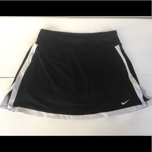 Nike XS Women’s Tennis Skirt Black and White